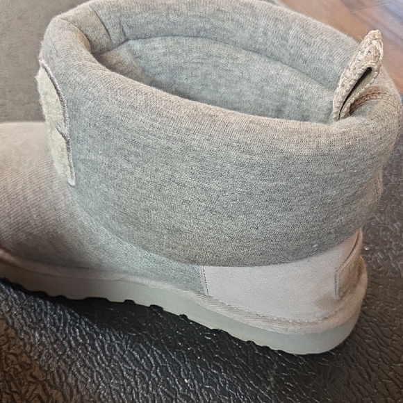UGG Light Gray Knit Boots - Picture 7 of 15